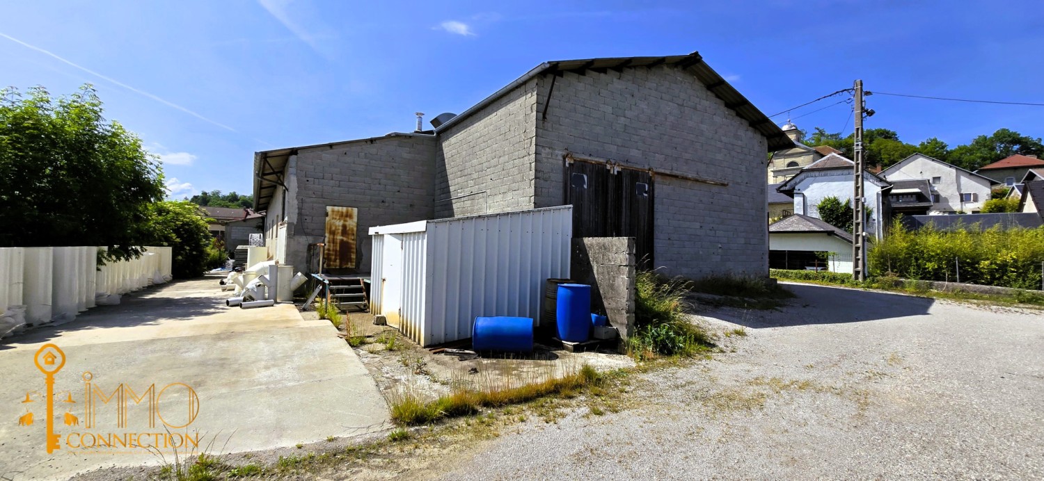 Entrepôt professionnel - 850 m²