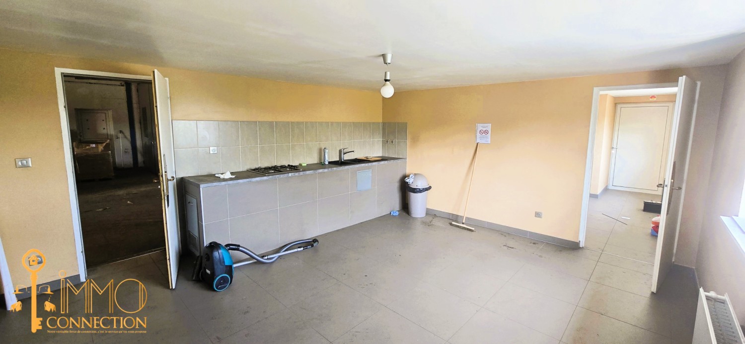 Entrepôt professionnel - 850 m²