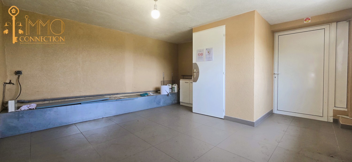 Entrepôt professionnel - 850 m²