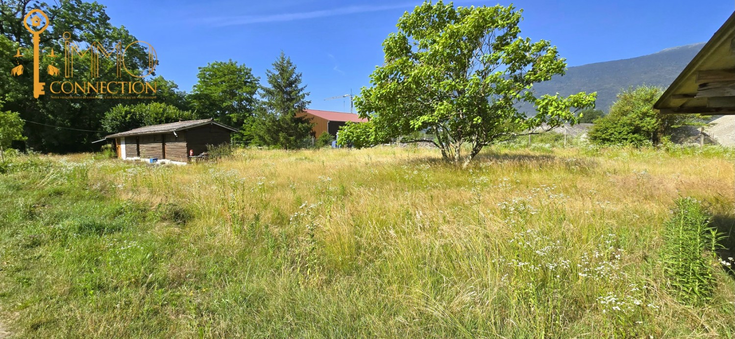 Terrain en zone industrielle - 3302 m²