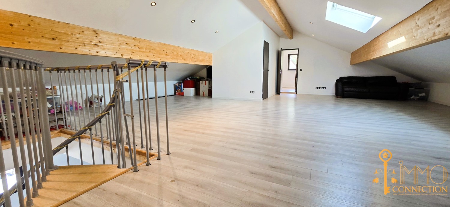 Villa - 215 m² - 5 pièces - Corbonod