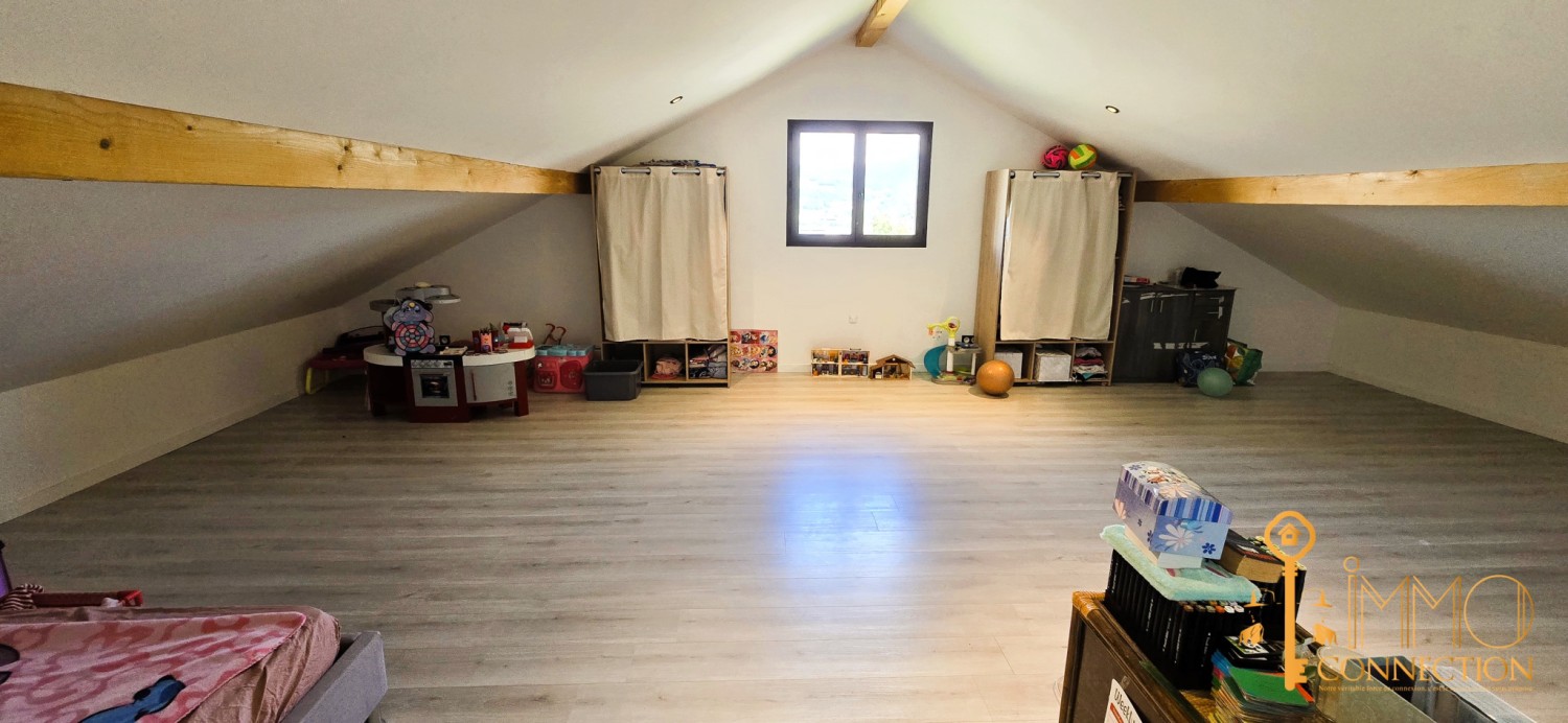 Villa - 215 m² - 5 pièces - Corbonod