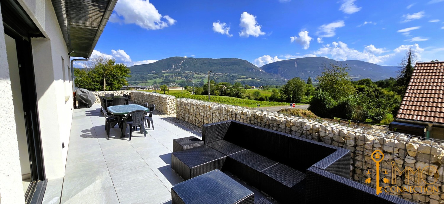 Villa - 215 m² - 5 pièces - Corbonod