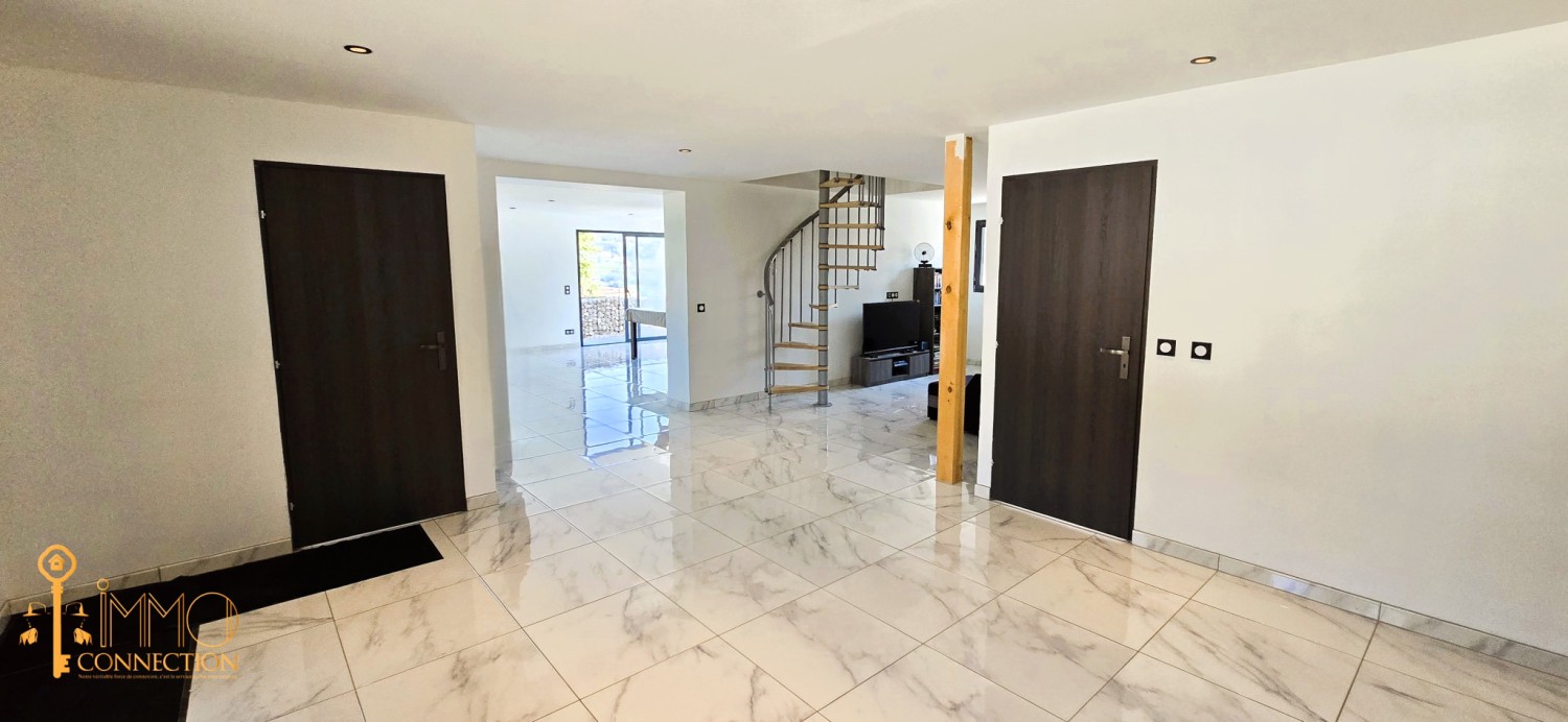 Villa - 215 m² - 5 pièces - Corbonod