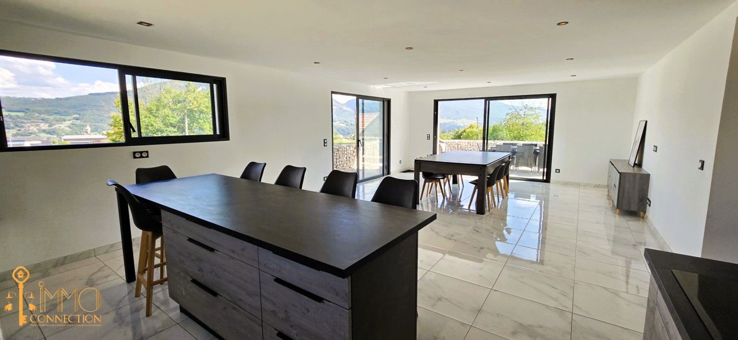 Villa - 215 m² - 5 pièces - Corbonod