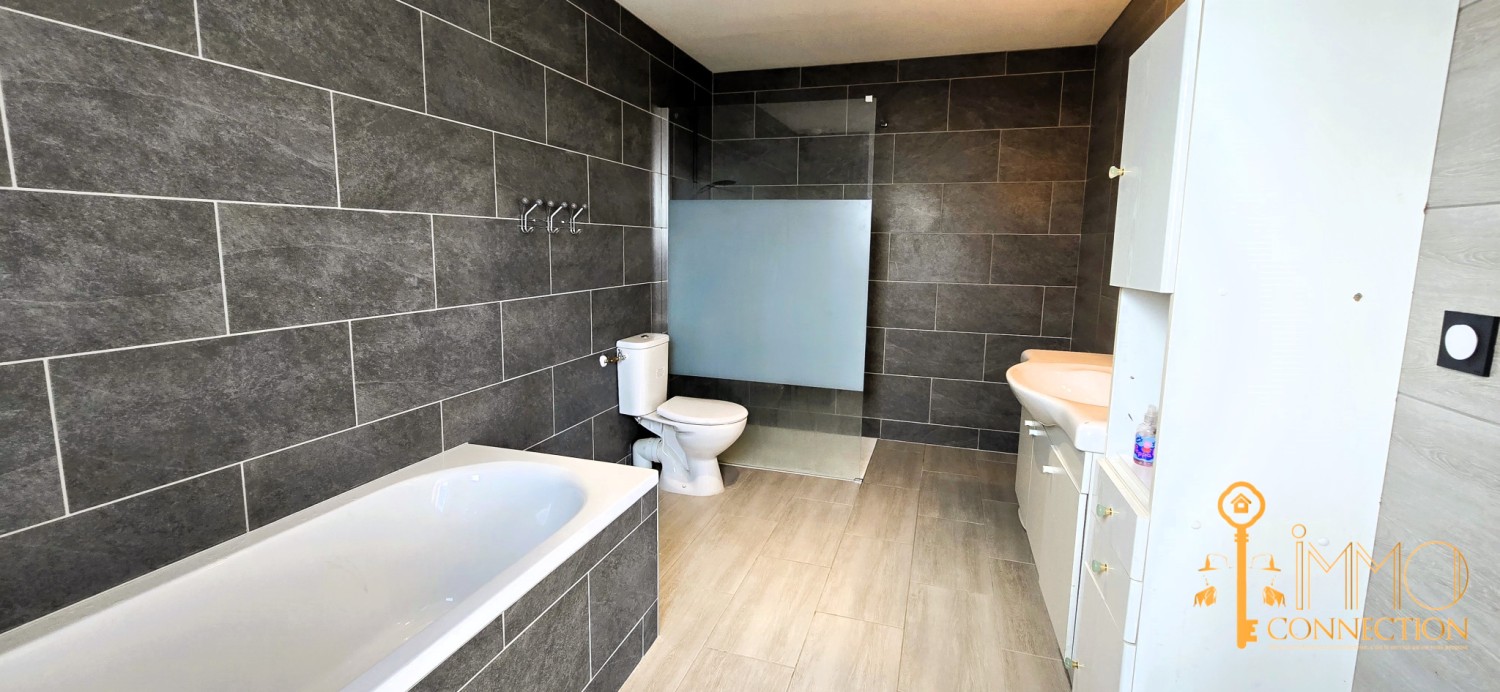 Villa - 215 m² - 5 pièces - Corbonod